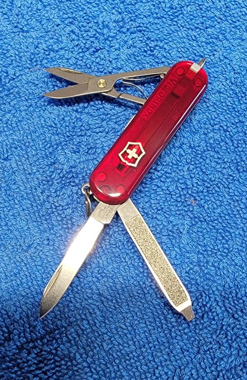 Victorinox Set SWISS CHAMP + SIGNATURE transparent red | Kaufen auf Ricardo