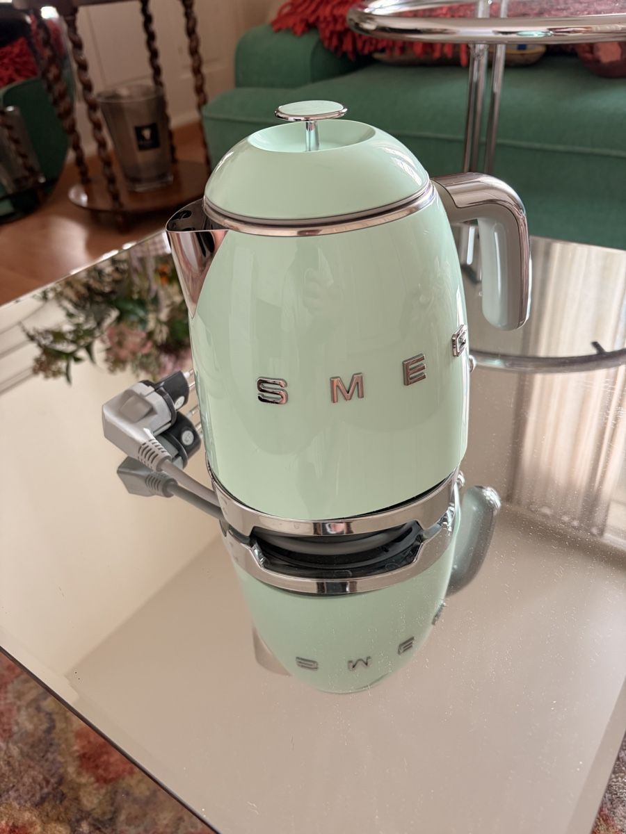 Smeg Bouilloires électriques: SMEG - Wasserkocher   – D'occasion à Zürich par pre_vy7t