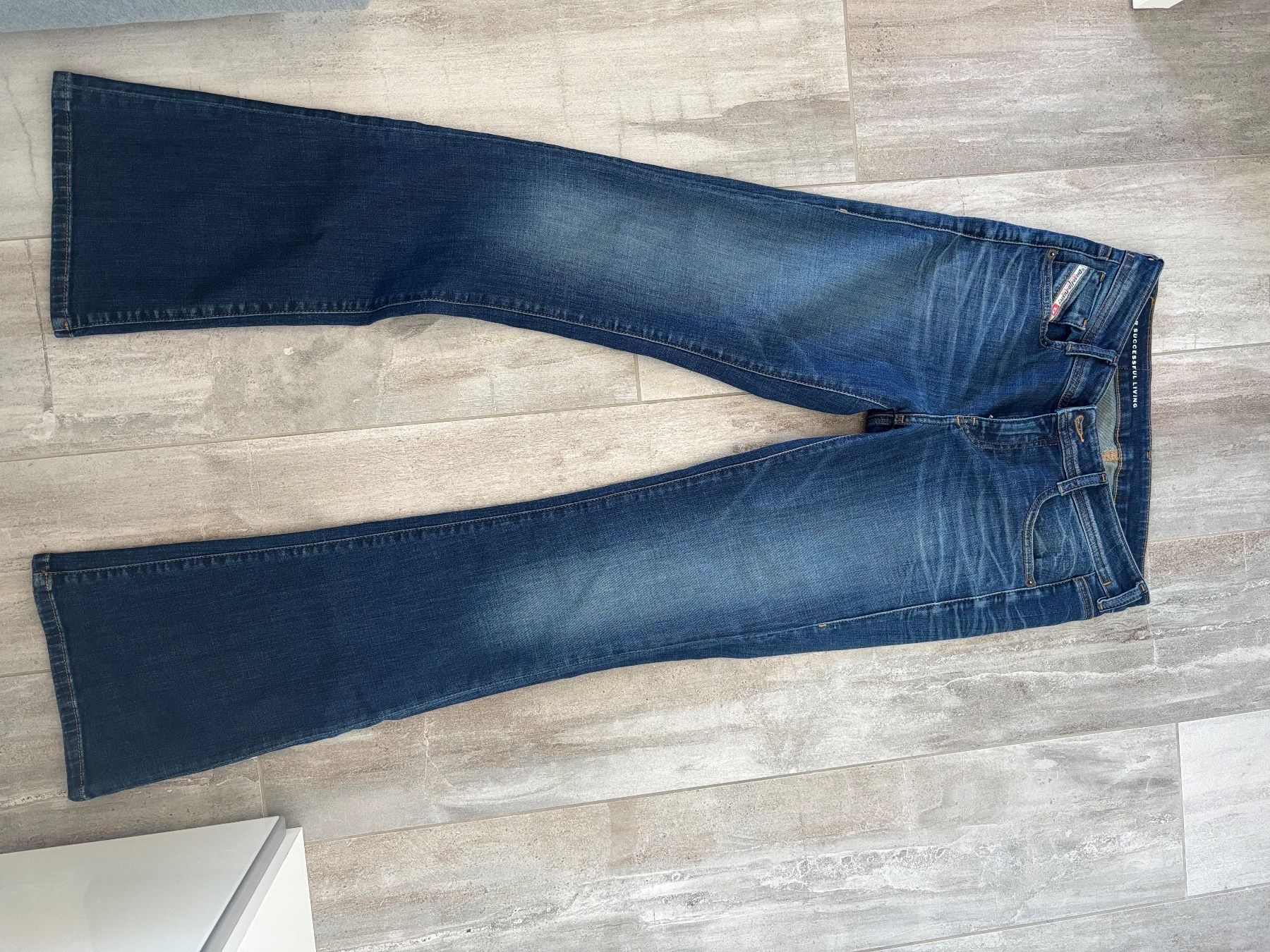 Diesel Jeans: Diesel Flare 1969 D-EBBEY Jeans – Gebraucht aus Duebendorf von tom_lp2m