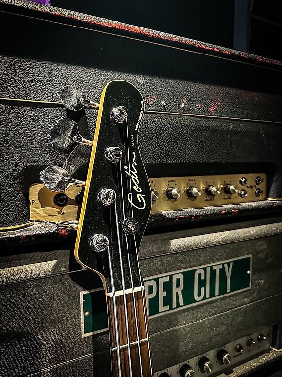 Godin Strumenti musicali: Godin Ultra A4 Fretted – Usato da Montreux venduto da Alligator-AMPS 4