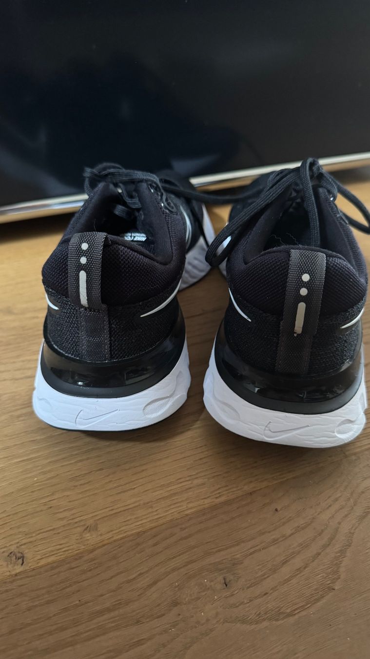 Nike Herrenschuhe: Nike react Running Sneaker in Schwarz Gr. 41 – Gebraucht aus Riehen von To120 4