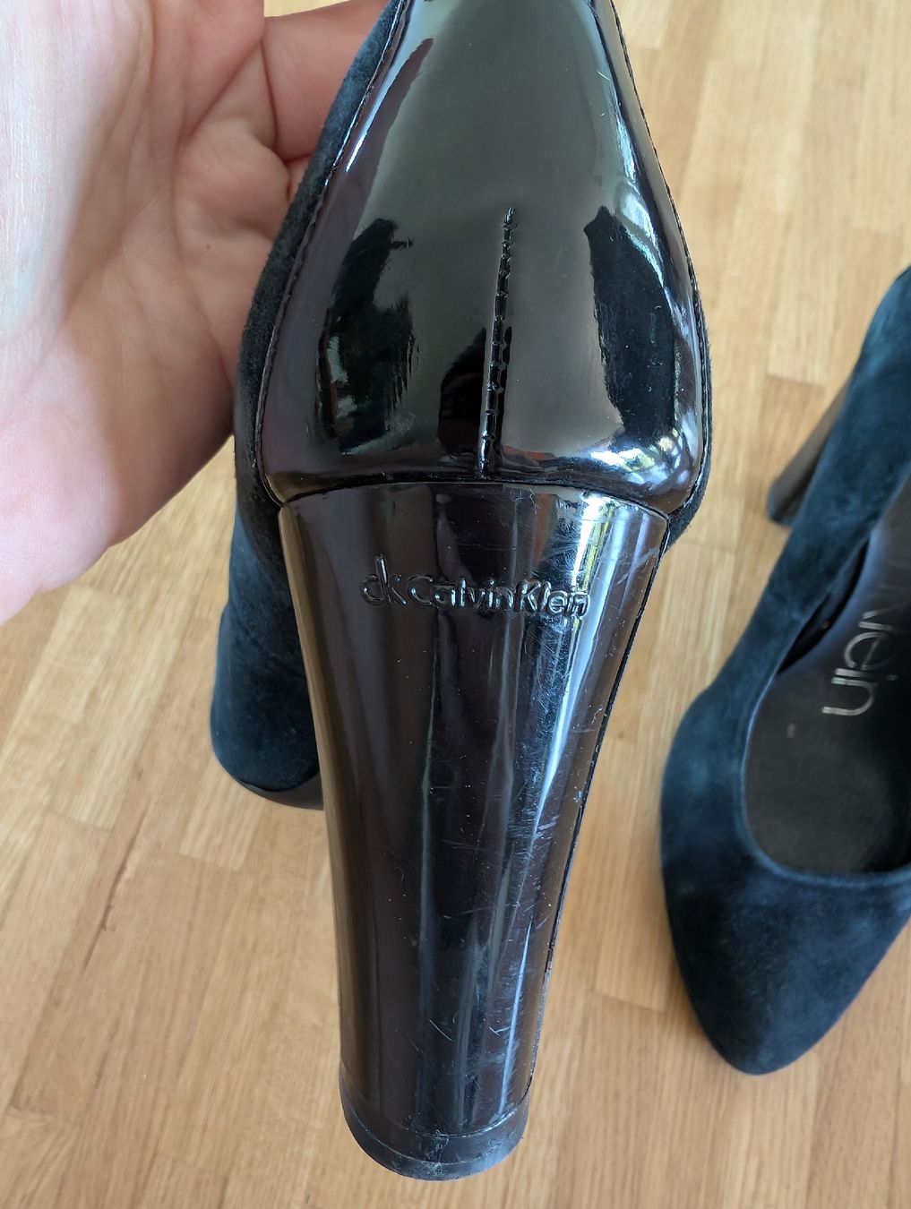 Calvin Klein Scarpe da donna: Calvin Klein Black Suede Heels, Size 37 – Usato da Zürich venduto da morgannpz 1