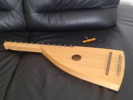 Zither mit Stimmschlüssel und Hülle gebrauchter Zustand