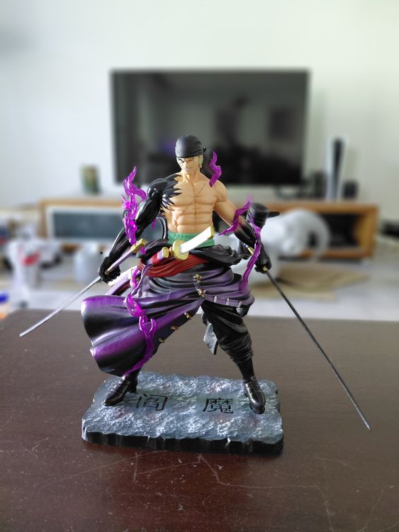 Cloche décorative avec une figurine de ZORO de OnePiece
