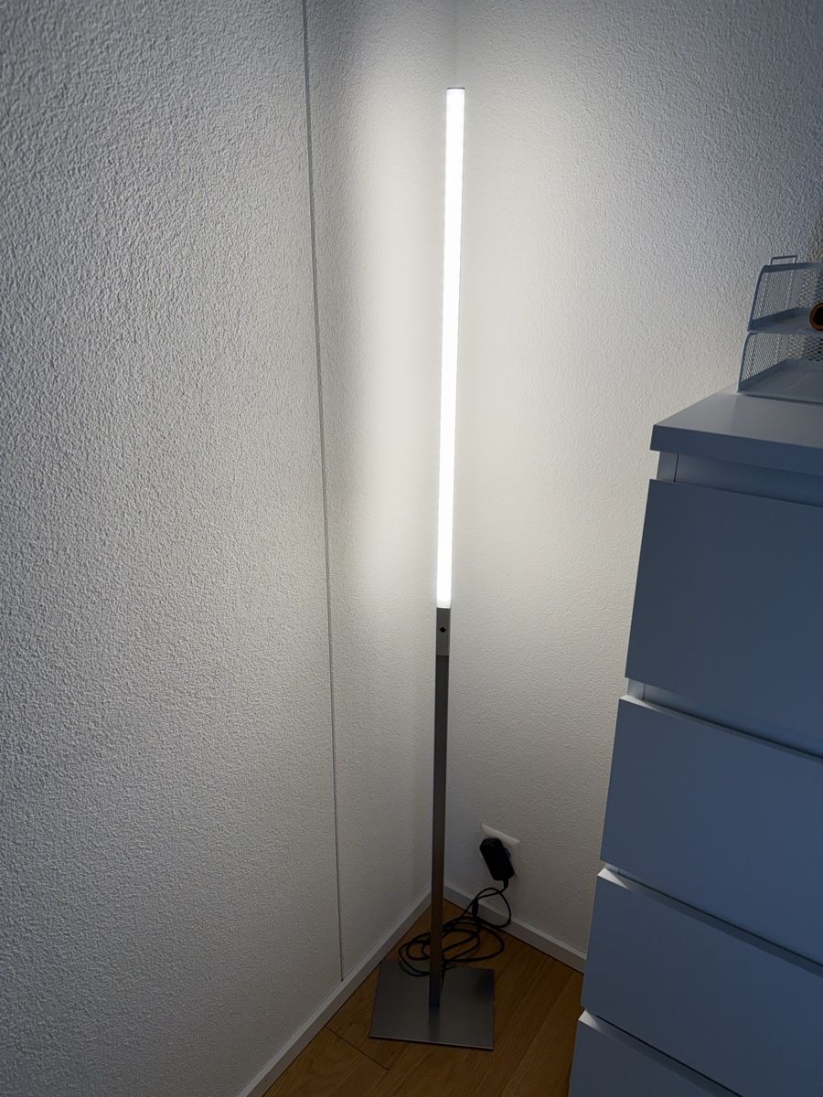 Lampes: Stehleuchte Metall modern schmal LED gebraucht – D'occasion à Hagendorn par si_ma 1
