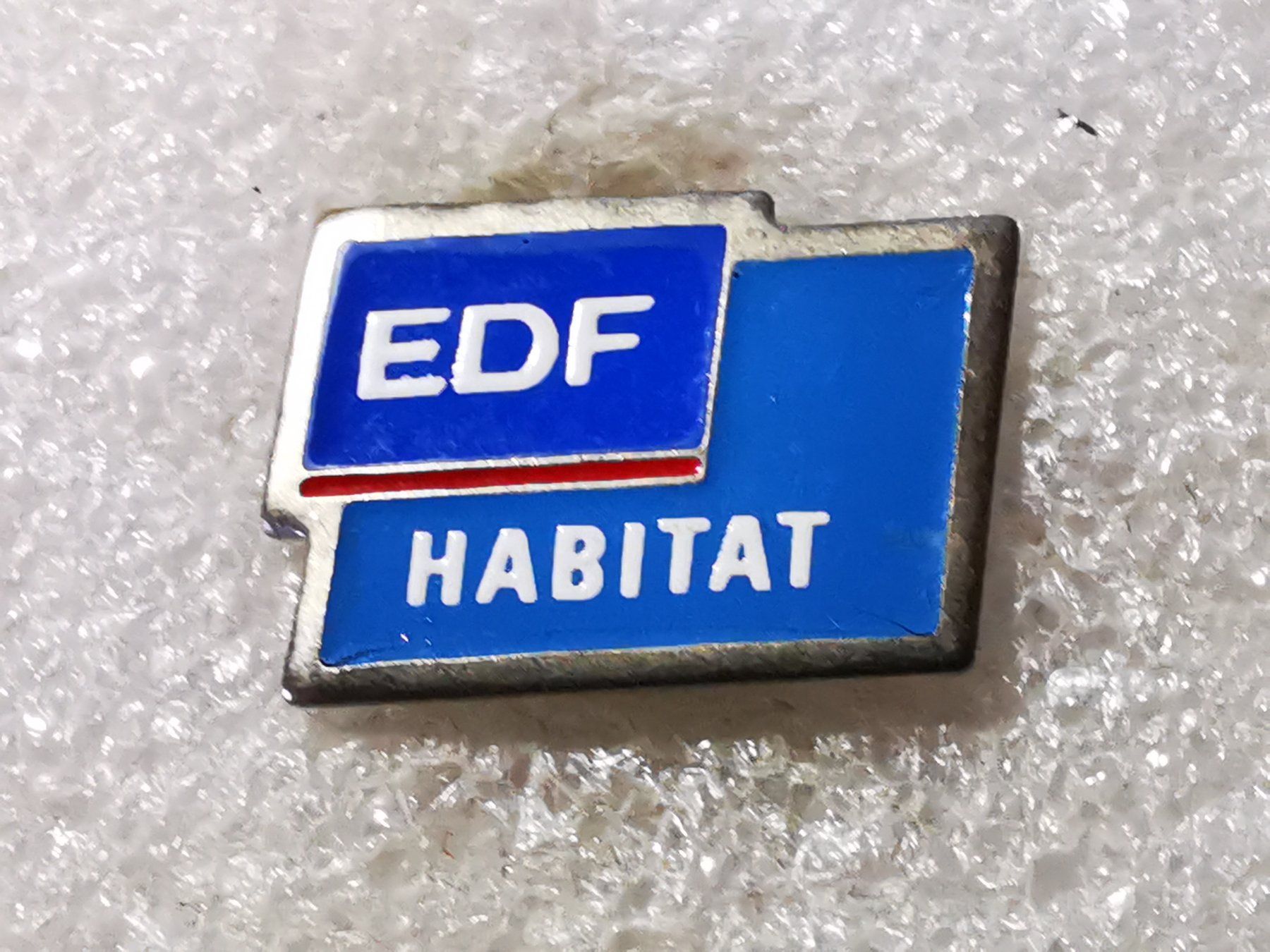 Placchette & Badge: Ansteckpin 47: EDF Habitat – Usato da Oppligen venduto da Pin-Fall-Shop