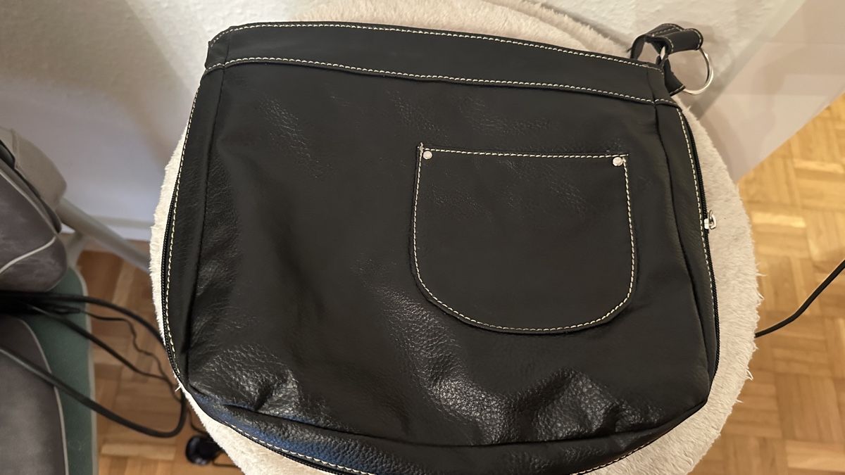 Sacs femmes: Schwarze Unhängetasche mit vielen Fächern – D'occasion à Zürich par Rammis 1