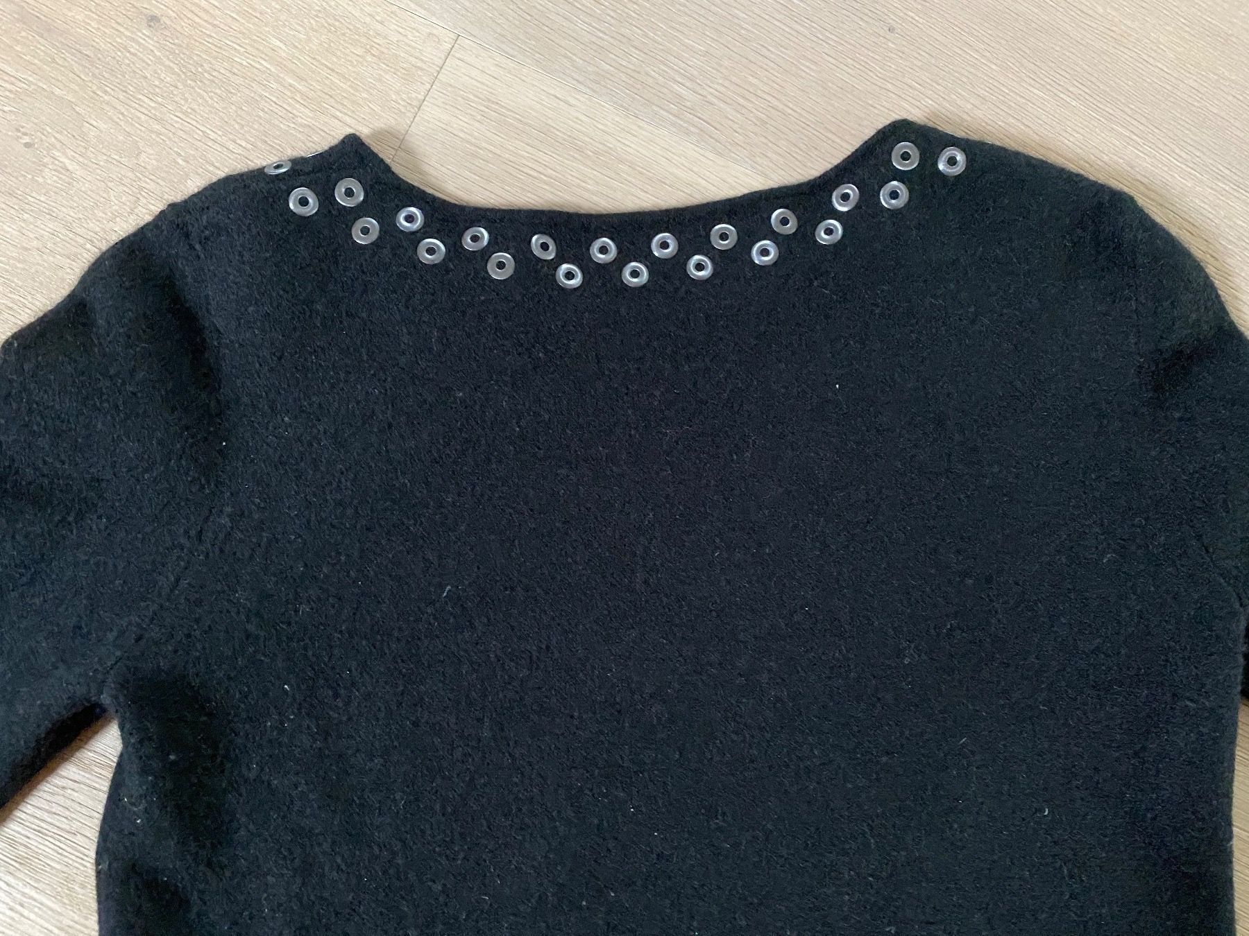 Maglioni & Felpe: Schwarzer 100% Kaschmirpullover mit Silberapplikation Gr. S – Usato da Winkel venduto da Flyhy2020 3