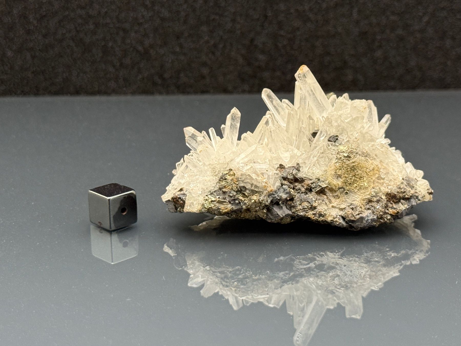 Minerali & Pietre curative: Quartz with pyrite - Mineral – Usato da Vésenaz venduto da RMShop 1
