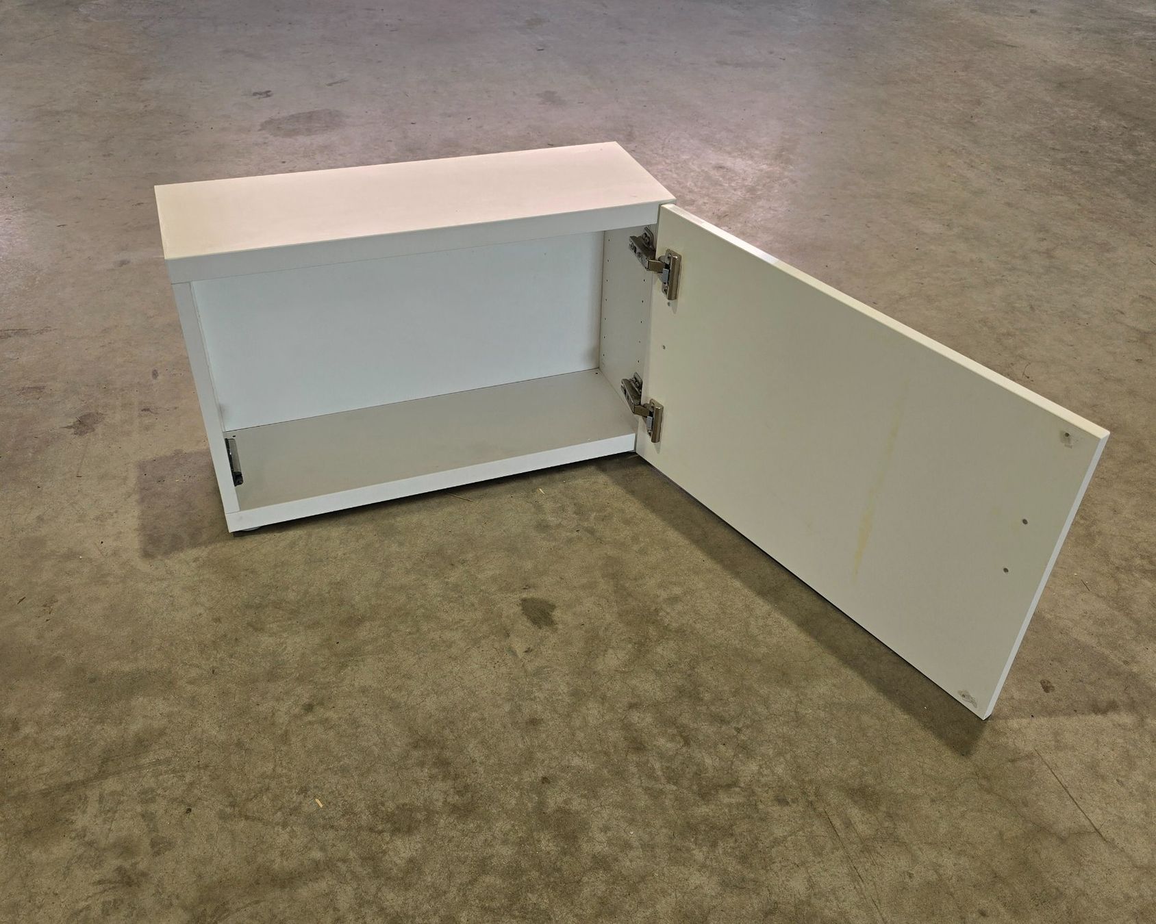 Armadi: Wandschrank, weiss – Usato da Sempach venduto da Fab0000 2