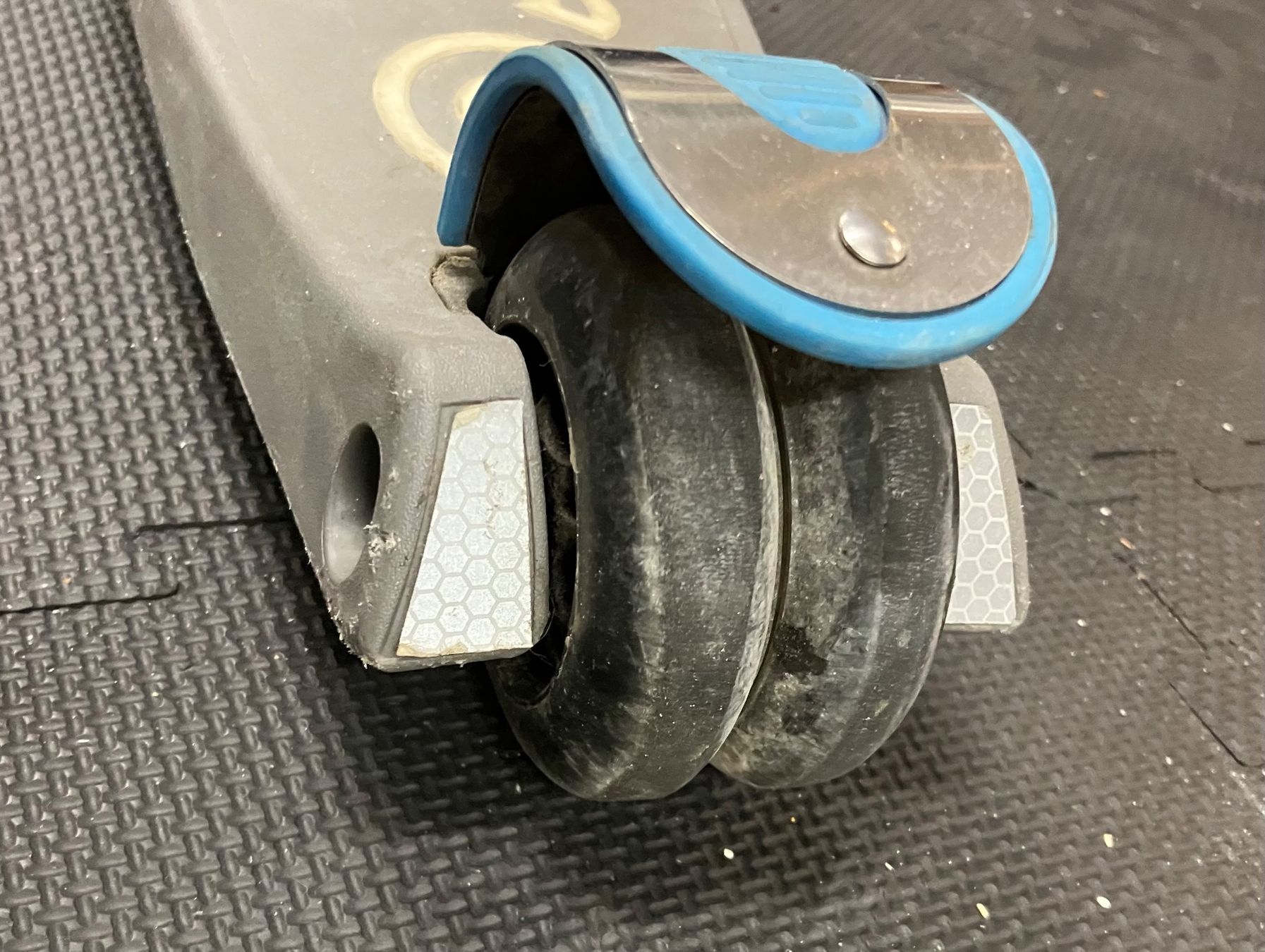 Micro Kickboard: Trottinet Micro mit doppelter Rad – Nuovo (secondo la descrizione) da Zürich venduto da the_2lsz 1