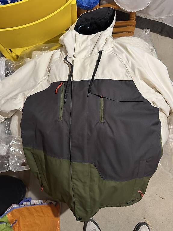 Giacche: Vend veste ski/snowboard 686 – Usato da La Tour-de-Peilz venduto da pmi_hzc6
