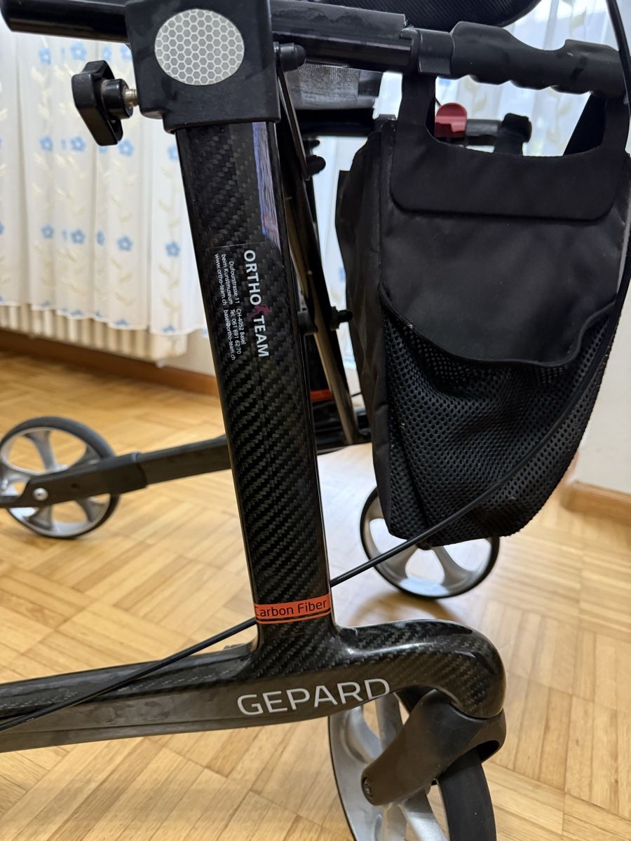 Aides à la marche: ROLLATOR MOBILEX GEPARD CARBON – D'occasion à Basel par John003 1