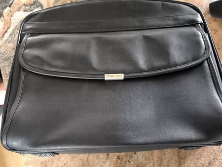 Toshiba Laptop 15-17 " Notebook Tasche schwarz Top Zustand