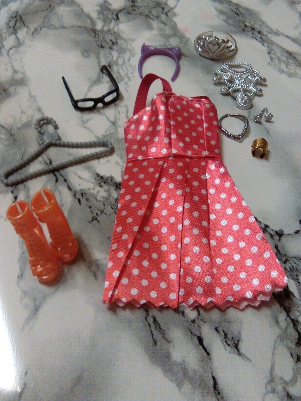 Giocattoli: BARBIE KLEID;;MIT ACCESSORIES – Nuovo (secondo la descrizione) da Basel venduto da bijoutrie_4 5