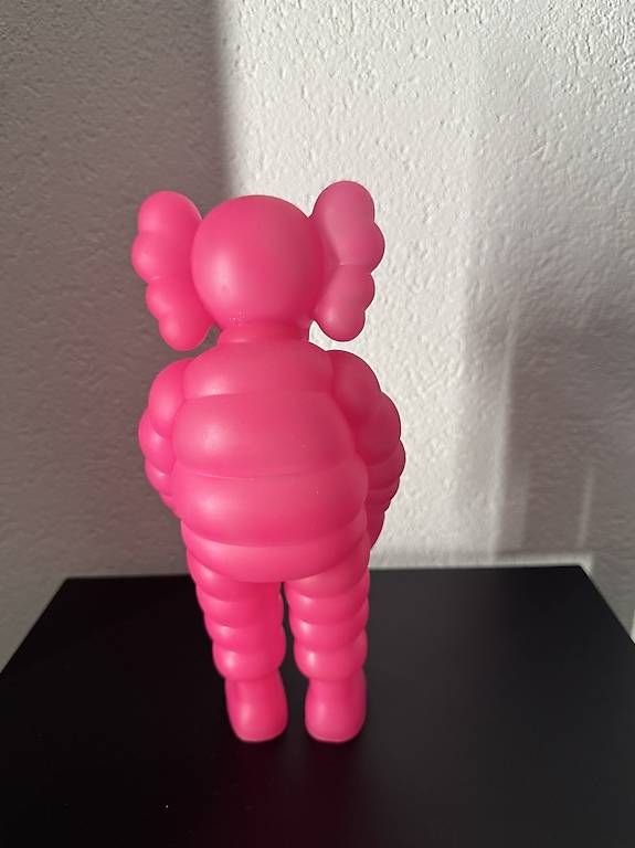 Statuette: Figurine KAWS x Michelin rose – Usato da Vevey venduto da diogodasilva_ 1