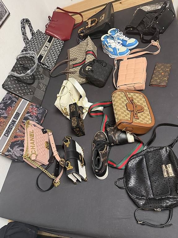 Borse: Tasche, Portmonaise und Schuhen – Usato da Köniz venduto da ges_786t 1