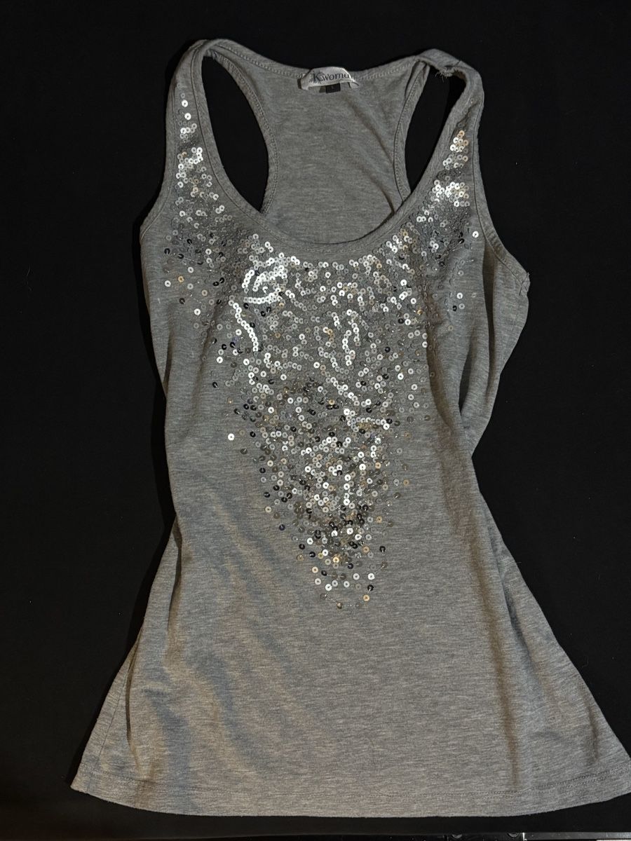 Top: Top gris à sequin – Nuovo (secondo la descrizione) da Le locle venduto da cla_nv8m