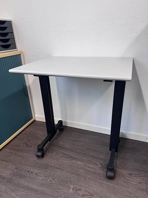 Tische: Tisch mit Rollen – Gebraucht aus Niederuzwil von jessykr24 1