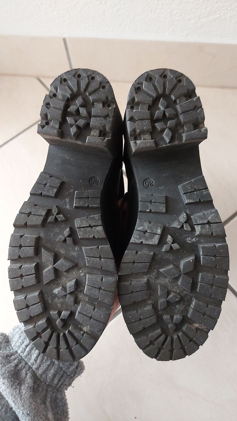 Scarpe da donna: Bottines noires à lacets cuir véritable – Usato da Sion venduto da aud_7pxl 4