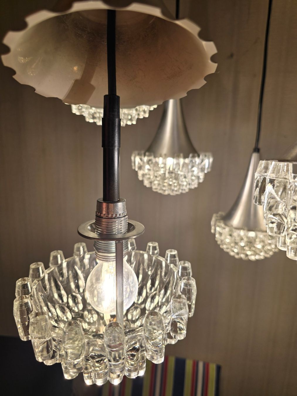 Kronleuchter & Deckenlampen: Hustadt Pendel Deckenleuchte mit 7 Glas Lampen, Silber – Gebraucht aus Zofingen von Loop_ReSale 7