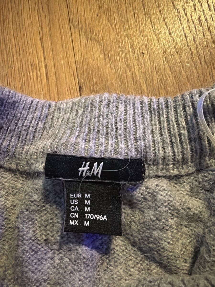 H&M Maglioni & Felpe: H&M Pullover mit Parfummotiv, grau, Grösse M – Usato da Stäfa venduto da Waykana15 2