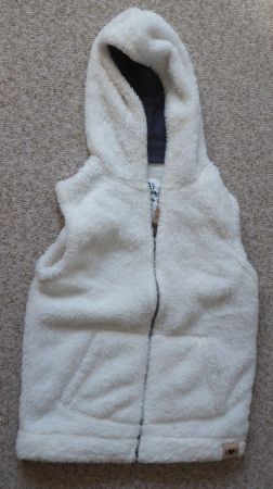 Kuscheliges, warmes Gilet mit Kapuze 158-164