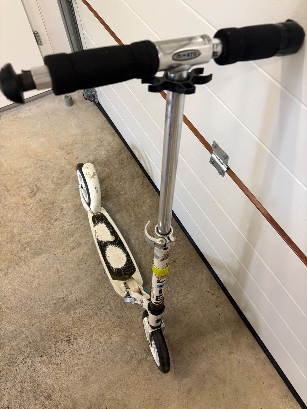 Kickboard: Tretroller Micro weiss gebraucht gut funktionstüchtig – Gebraucht aus Wiesendangen von plus-minus 1