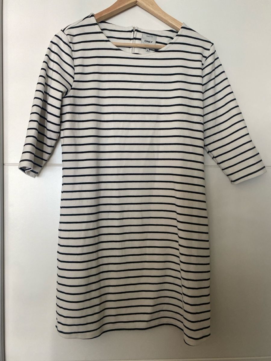 Only Kleider: ONLY Kleid gestreift Grösse M  – Gebraucht aus Alpnach Dorf von melbb