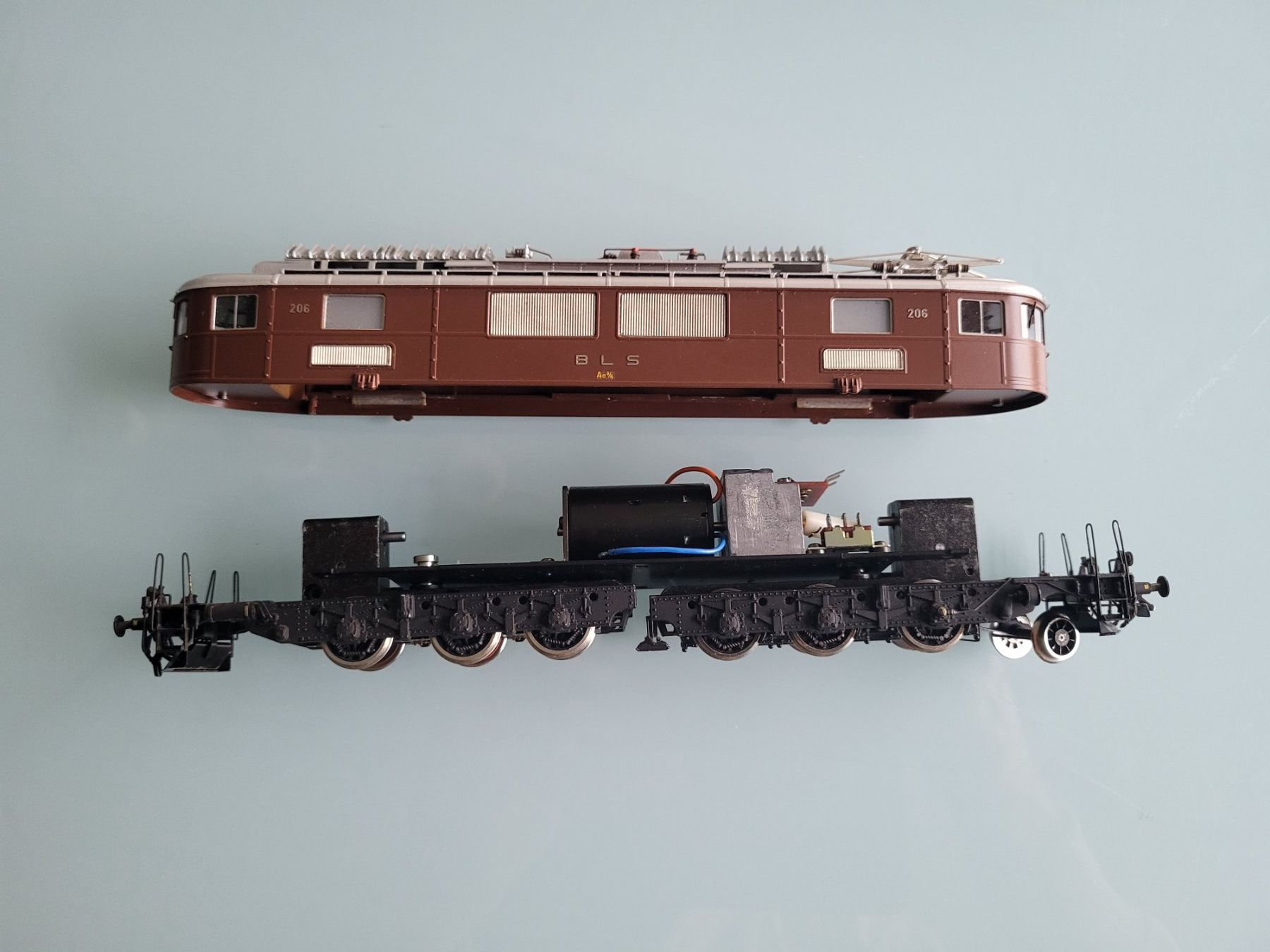 Metropolitan Modellini di ferrovie: H0  Metropolitan  BLS Ae 6/8  defekt – Difettoso da Oberburg venduto da sensetal 5