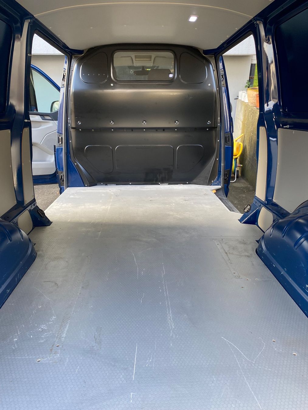 VW Veicoli commerciali: VW T6 Transporter TDI – Usato da Eiken venduto da Xar58 4