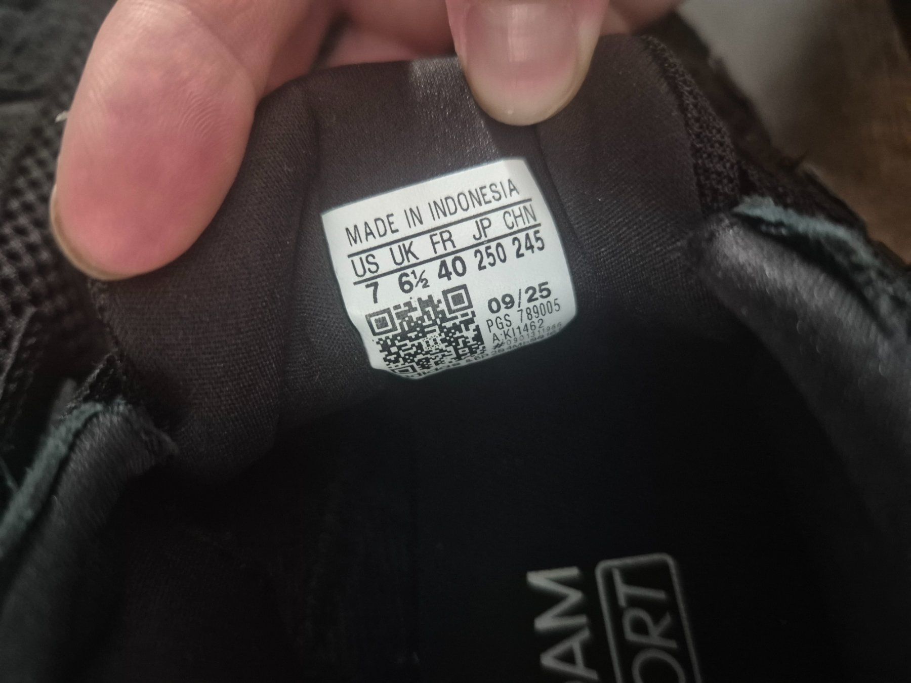 Adidas Scarpe da uomo: Adidas Sneaker schwarz Grösse 40 – Usato da Holderbank AG venduto da Ohngesichtli 4