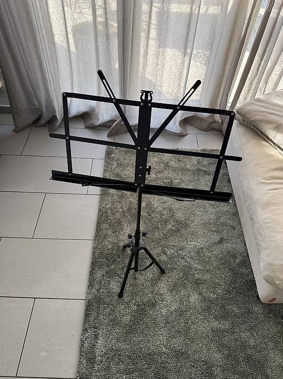 Supporti per strumenti musicali & leggii: Notenständer höhenverstellbar  stabil & klappbar – Usato da Tägerwilen venduto da cla_r72q