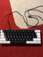 Kabelgebunde Schwarzweiss Tastatur
