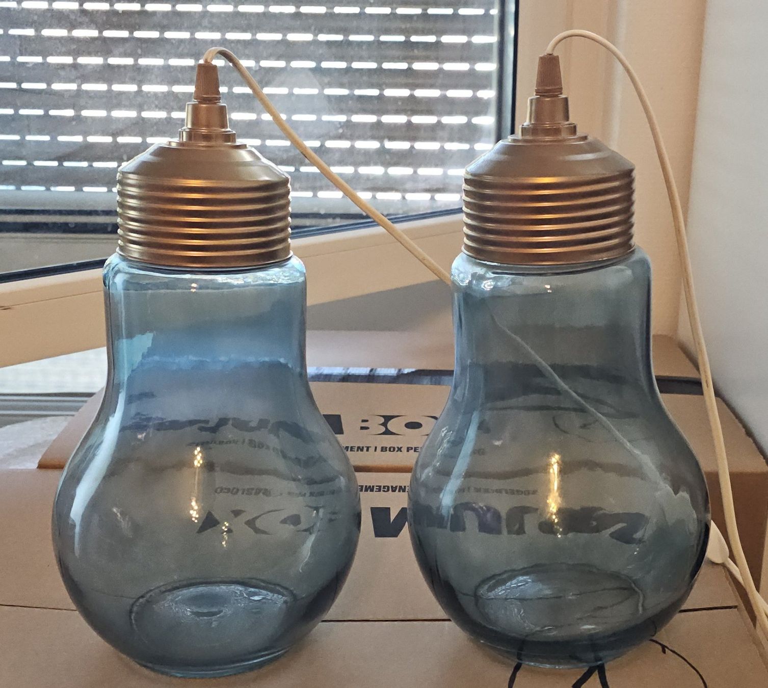 Lampade: 2x TISCHLAMPE IN FORM EINER GLÜHBIRNE – Usato da St. Gallen venduto da Cat_s