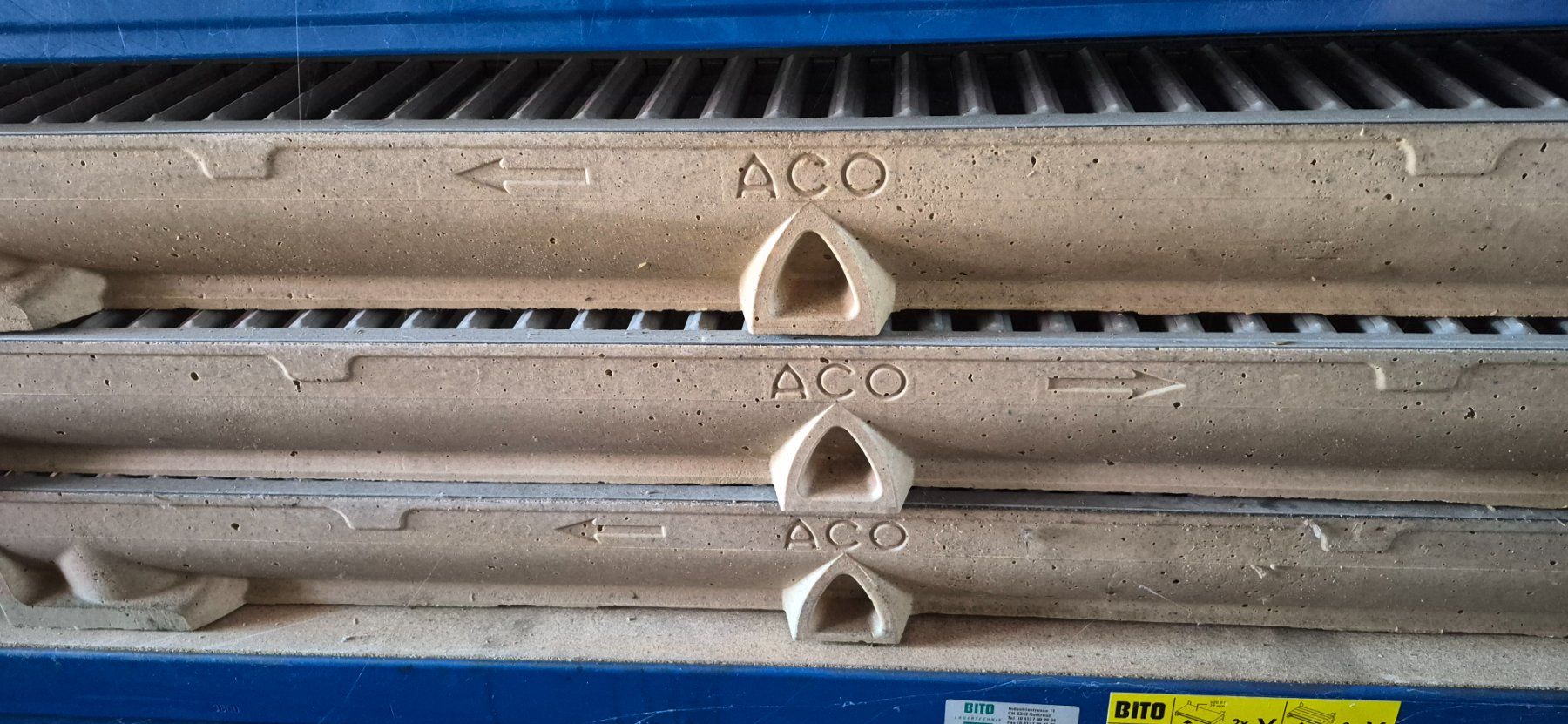 Autres matériaux de construction: Caniveau ACO en polymère avec grille 1000 – D'occasion à Champagne par Lamar0 2
