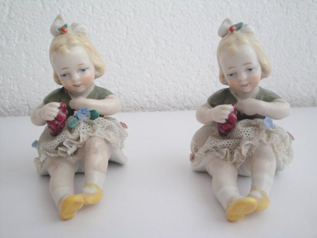 Lot De 2 Miniatures Vintage En Porcelaine : Tasse Et Récipient Mural à Sel Pour Maison De Poupées, échelle Miniature