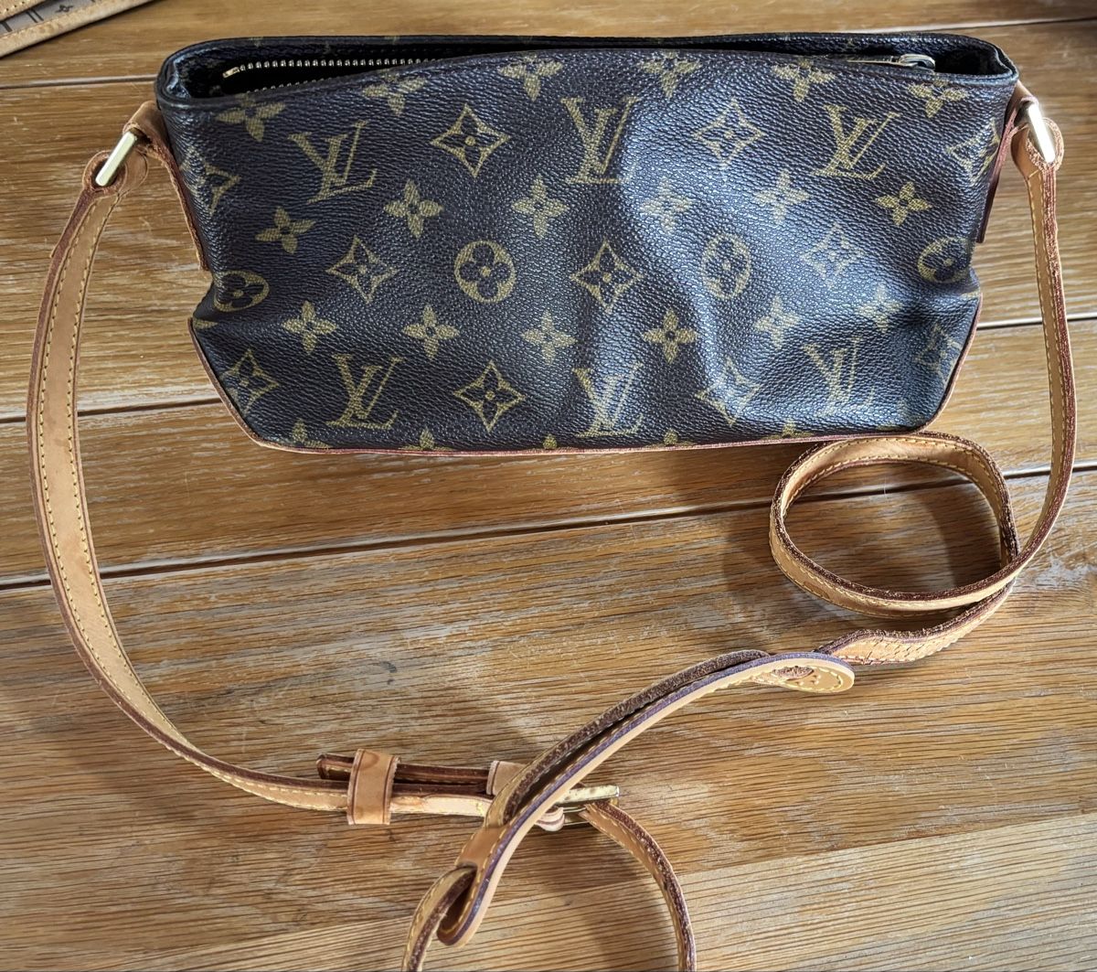 Louis Vuitton Borse da donna: Sac Louis Vuitton Trotteur Monogram – Usato da Essertines-Yverdon venduto da Chibouki