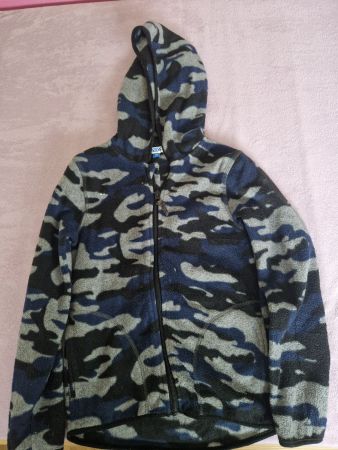 Warme Fleecejacke mit Kapuze, Tarnmuster, Gr. 128 Top!