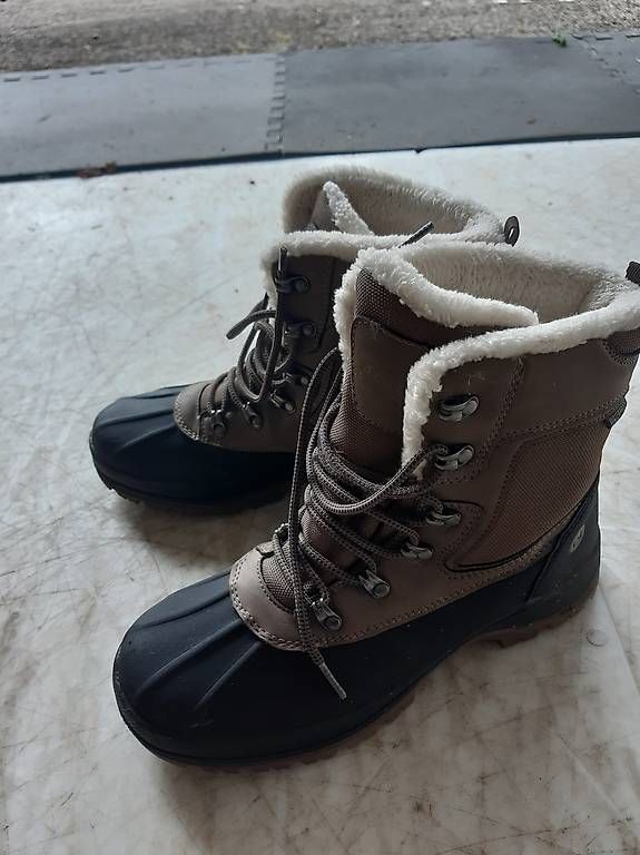 Scarpe da donna: Winterschuhe Gr 39 – Usato da Zürich venduto da vladm
