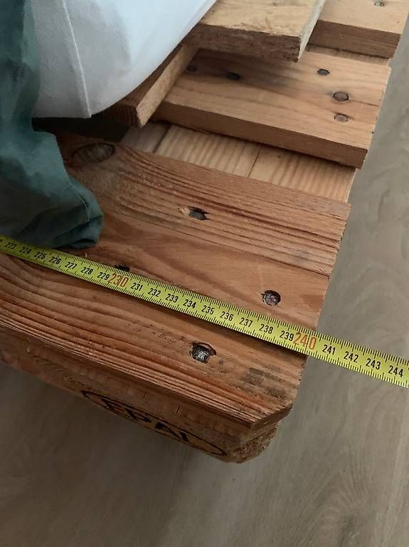 Lits: Bett mit Paletten – D'occasion à Ostermundigen par air_7sp7 4