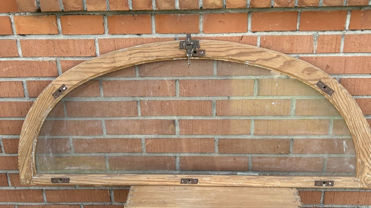 Fenêtres: Altes Bogen-Fenster  – D'occasion à Gwatt (Thun) par ate_6ng8 1