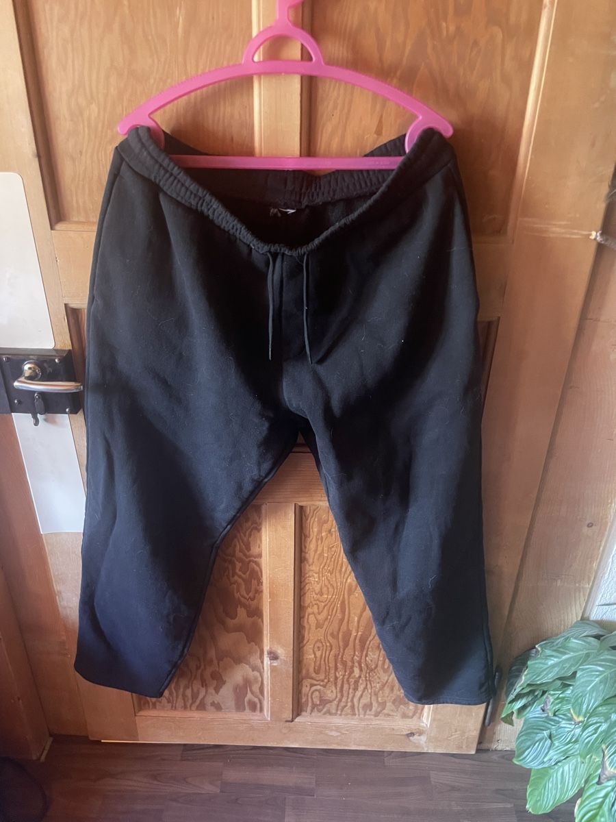 Pantaloni: Schwarze Trainerhose mit Tasche – Nuovo (secondo la descrizione) da Lenk im Simmental venduto da banane50626