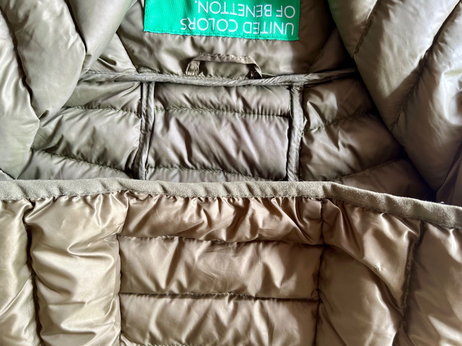 Benetton Giacche: Doudoune en plumes Benetton vert olive, T38 – Usato da Neuchâtel venduto da Virg30 4