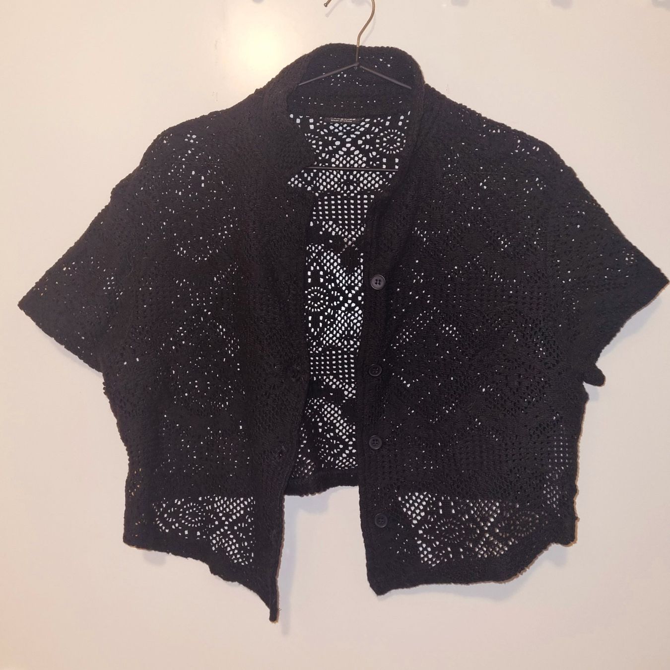 Blusen: Kurze Hemdbluse in Häckeloptik, Schwarz, Gr. S – Neu (gemäss Beschreibung) aus Olten von User.xyz 3