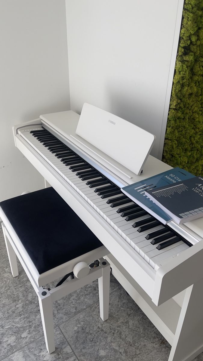 Yamaha Musikinstrumente: Pianoforte  Yamaha Bianco opaco  – Gebraucht aus S. Vittore von virissama 1