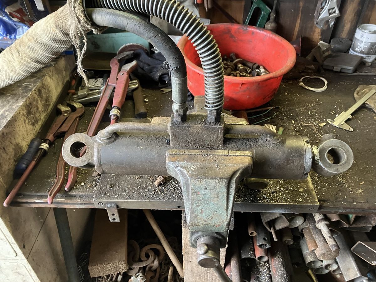 Altri prodotti elettronici: Hydraulikzylinder doppelwirkemd von bagger – Difettoso da Bigenthal venduto da xfighter27 2