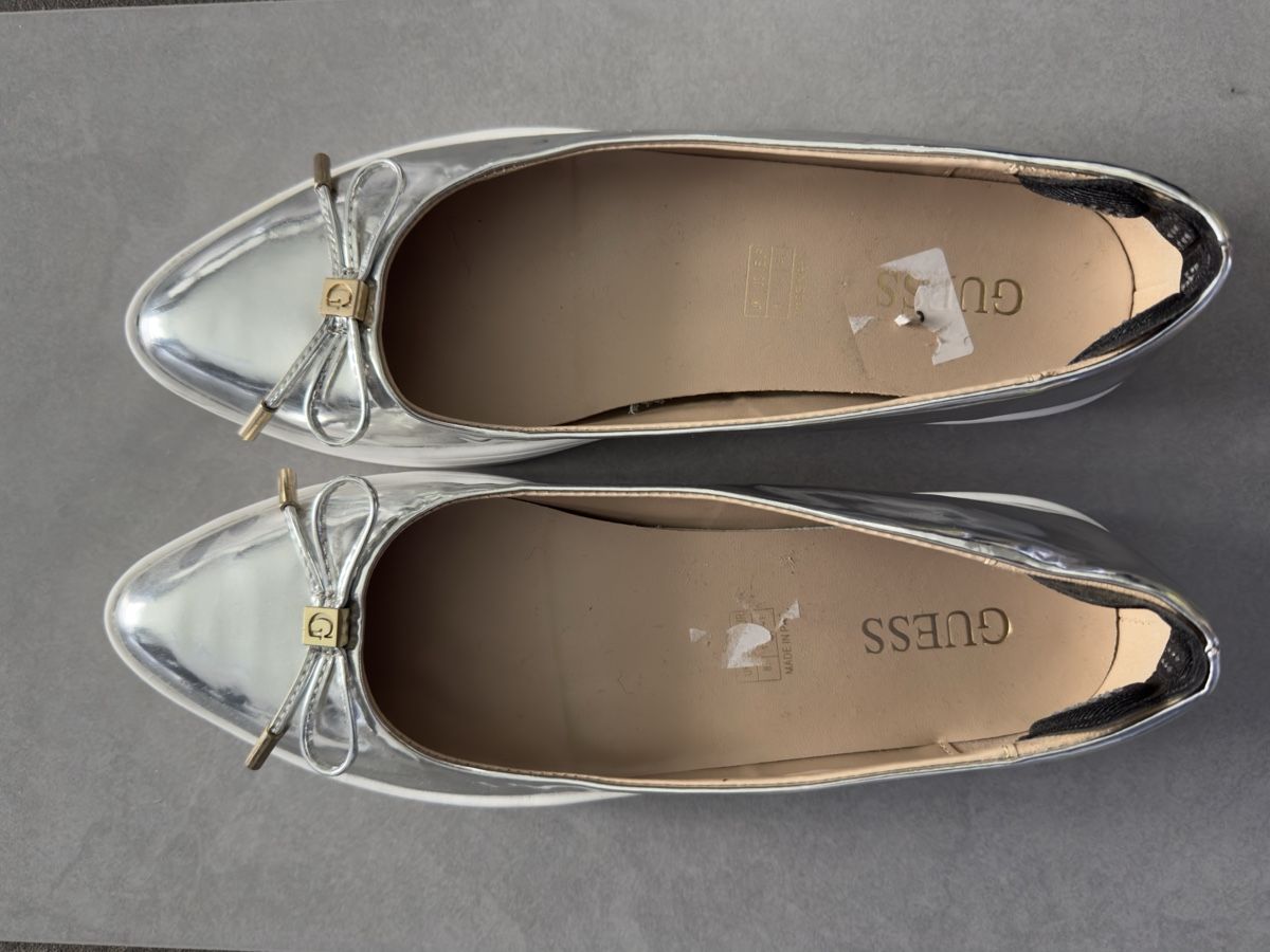 Scarpe da donna: Ballerines Guess argentées – Usato da Saxon venduto da joe_75hb