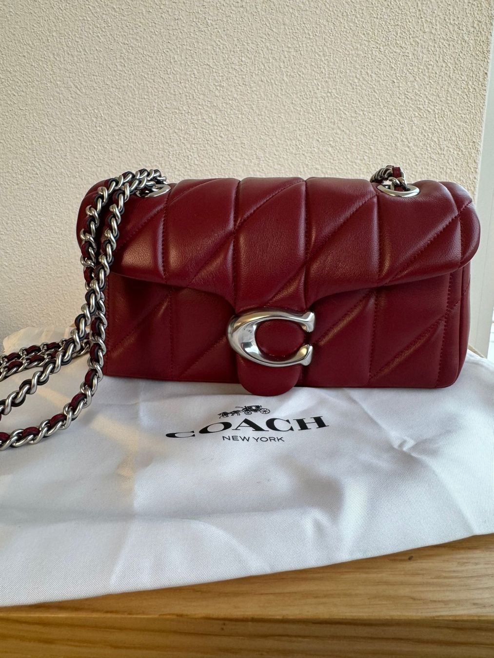 Coach Taschen für Damen: COACH red quilted tabby shoulder bag with silver hardware – Neu (gemäss Beschreibung) aus Zürich von sel_w5sd