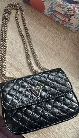 Sac à main noir matelassé Guess - Parfait état 🤩